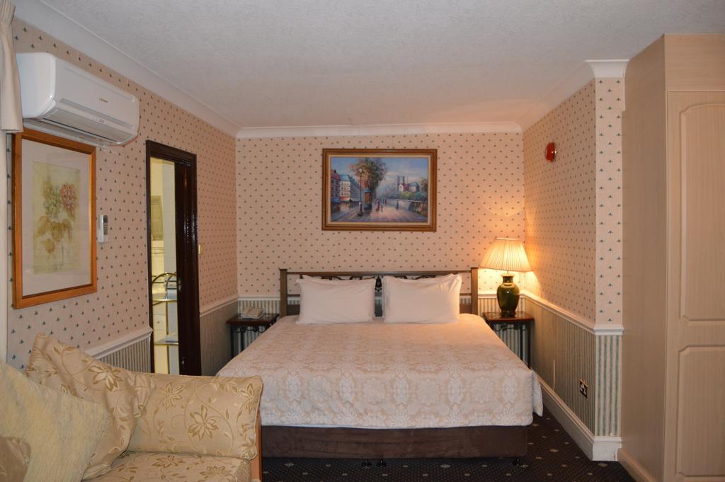 Holiday Villa Hotel Лондон Экстерьер фото