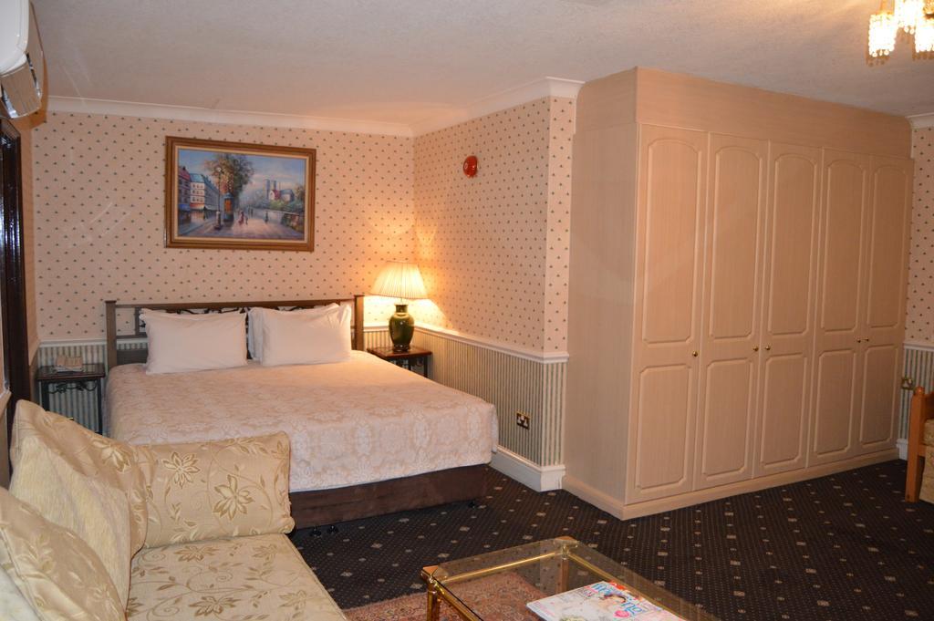 Holiday Villa Hotel Лондон Экстерьер фото