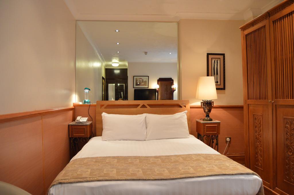 Holiday Villa Hotel Лондон Экстерьер фото