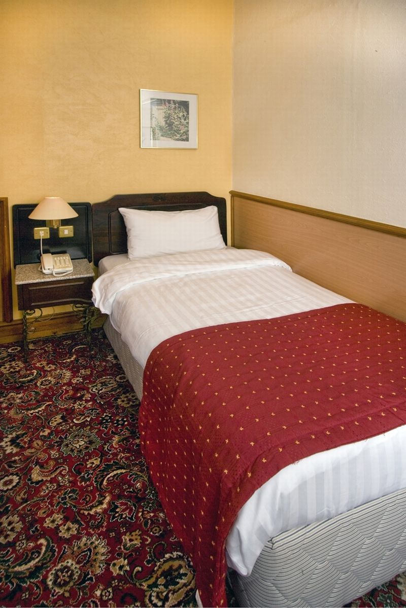 Holiday Villa Hotel Лондон Экстерьер фото