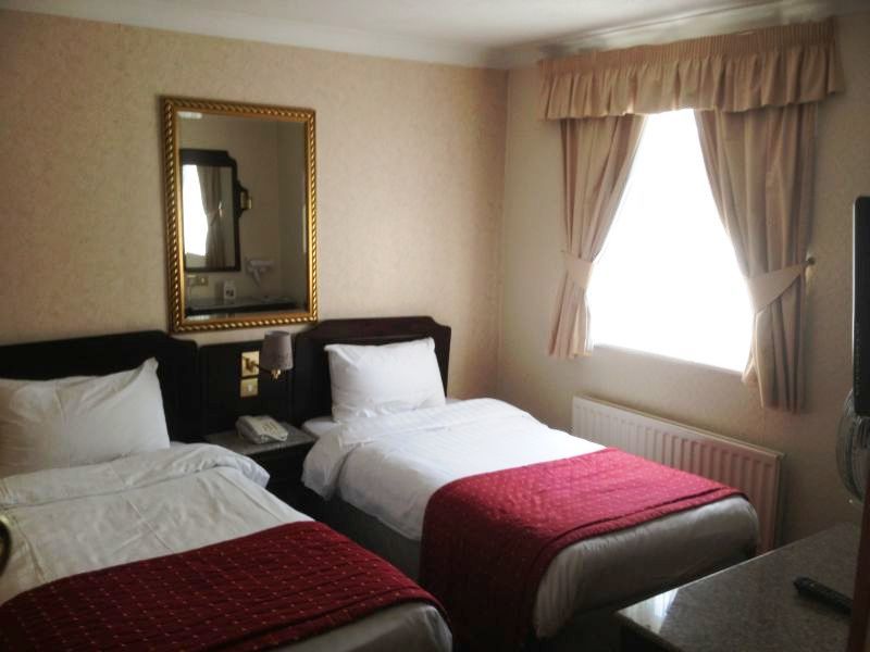 Holiday Villa Hotel Лондон Экстерьер фото